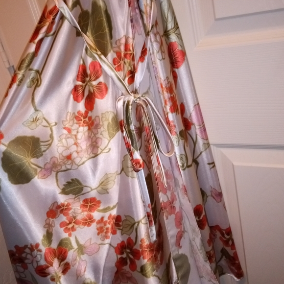 Charlotte Russe CR Signature Satin Ivory V-Neck Halter Floral Summer Dress Small - Picture 6 of 9